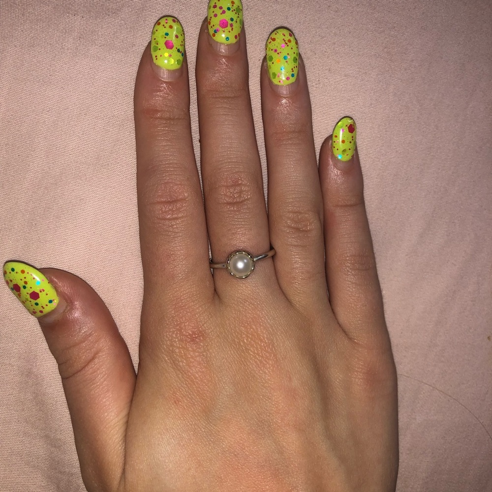 Retired Pearl sitting in flower ring like new